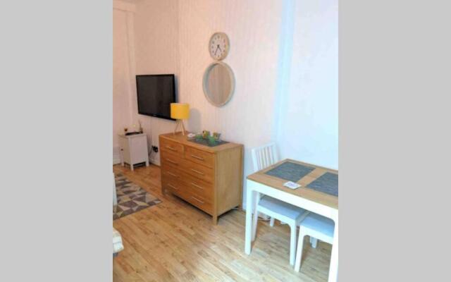The Bay Apartment - 10 Mins from WMC