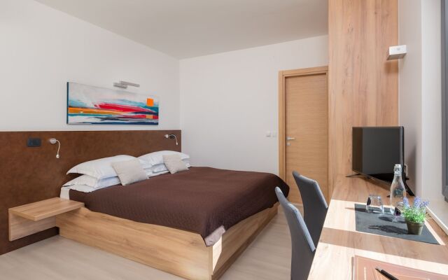 Last Minute Offer,heated Infinity Pool,sea and Mountain View,