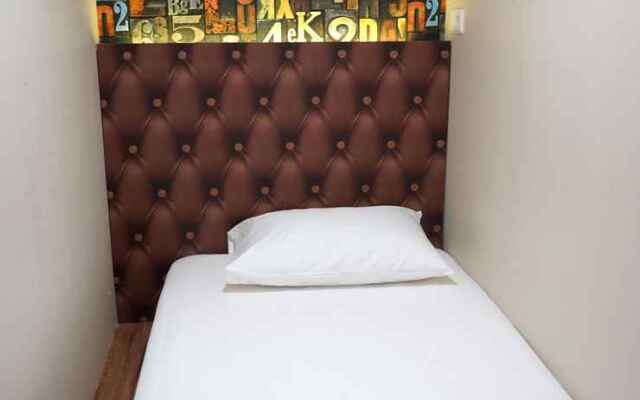 FixOn Capsule Hotel
