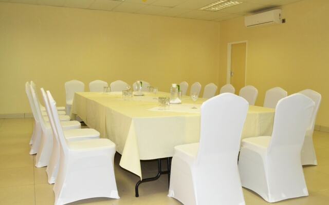 Thakadu Hotel, Casino & Conference Centre