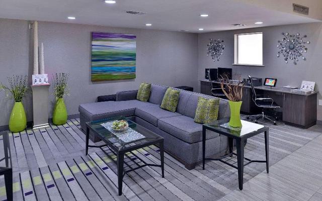 Holiday Inn Express and Suites Frisco