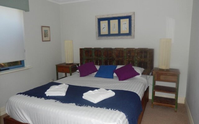 Corporate Self Contained Unit - Fraser Street