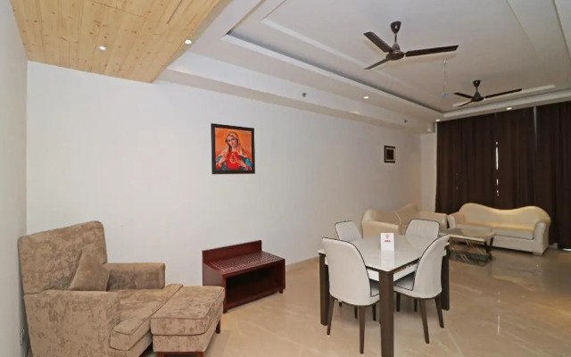 C Pearls Hotel  Banque by OYO Rooms