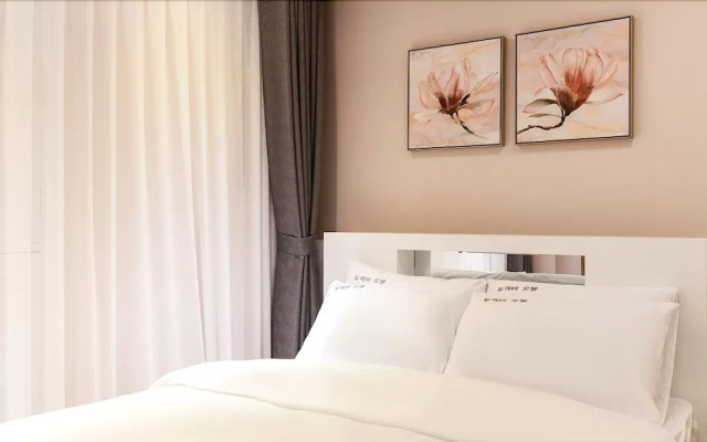 Seocho Dukkeobi Hotel