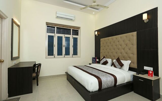 OYO 8983 Royal Inn
