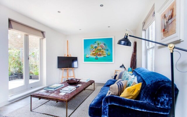 Quirky 2BR flat with terrace, near Shoreditch!