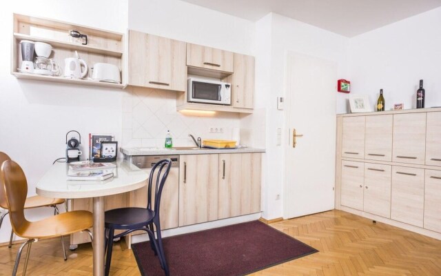 Ruhiges Apartment mit Balkon #r26