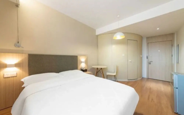 Lianjia Holiday Hotel(Jigang Senior High School)