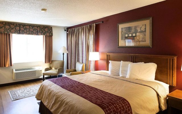 Red Roof Inn & Suites Omaha - Council Bluffs