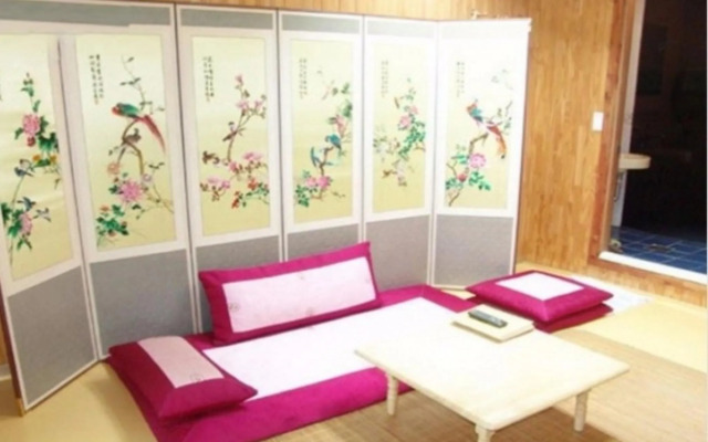 Yangpyeong Dalbichi Meomuneunjip