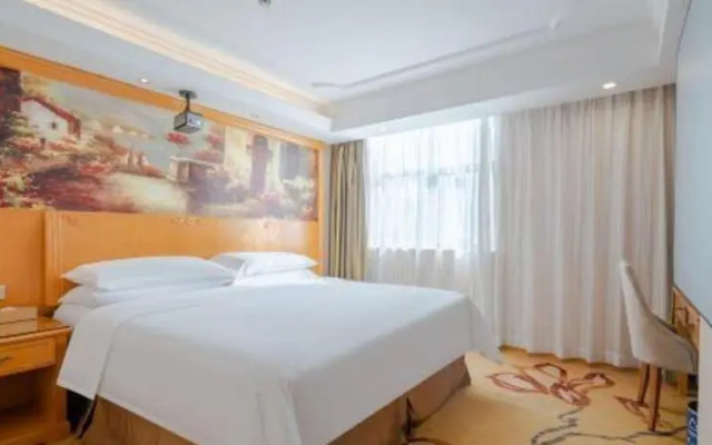 Vienna Hotel ( Guanlanhu station Shanshui Tianyuan)