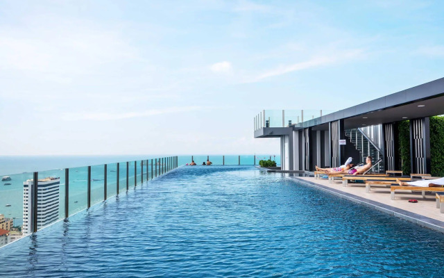 The Base Central Pattaya by Favstay