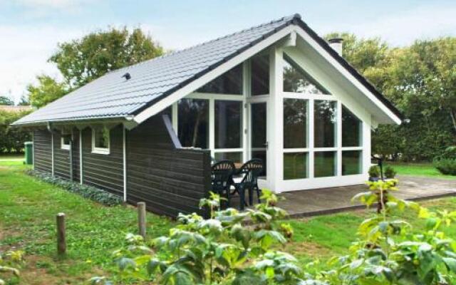 Three-Bedroom Holiday home in Tarm 5