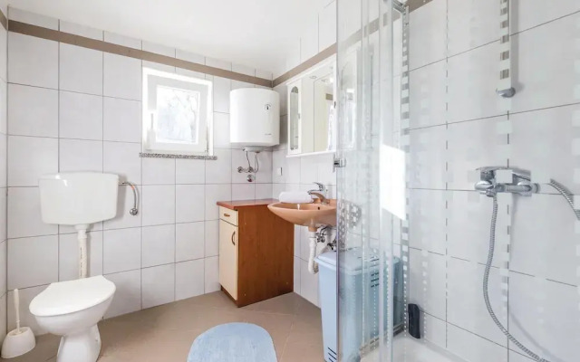 Amazing Home in Jurdani With Wifi and 4 Bedrooms