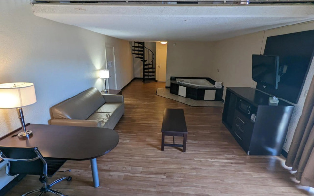 Red Roof Inn PLUS+ Wichita East