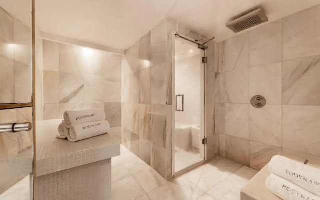 Hospes Puerta de Alcalá, a Member of Design Hotels