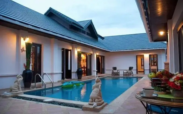 4 Bedroom Private Bali Style Villa HH1
