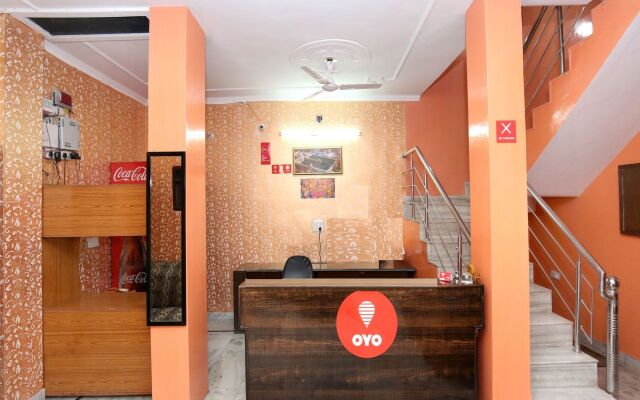 OYO 11886 Hotel Crystal