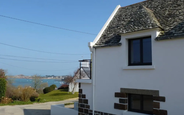 Cottage in Plougasnou Near Stunning Beaches