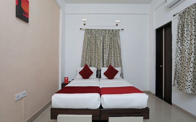OYO 8996 Hotel Pioneer