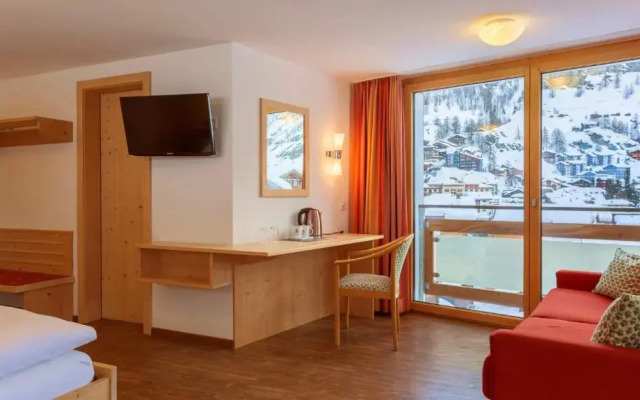 Julen Wendelin, Hotel Touring
