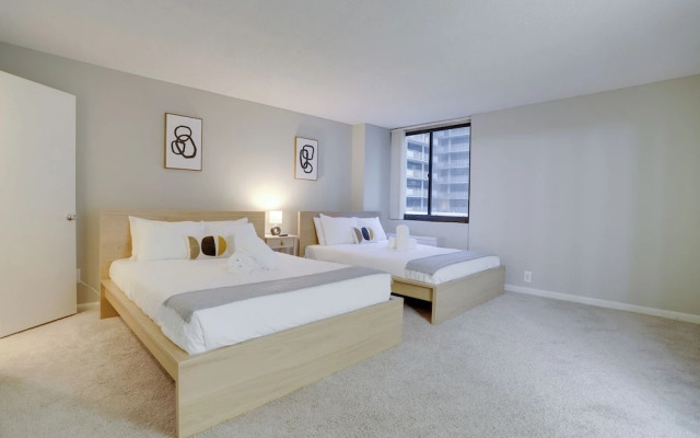 Modern Apt Near Airport & Metro