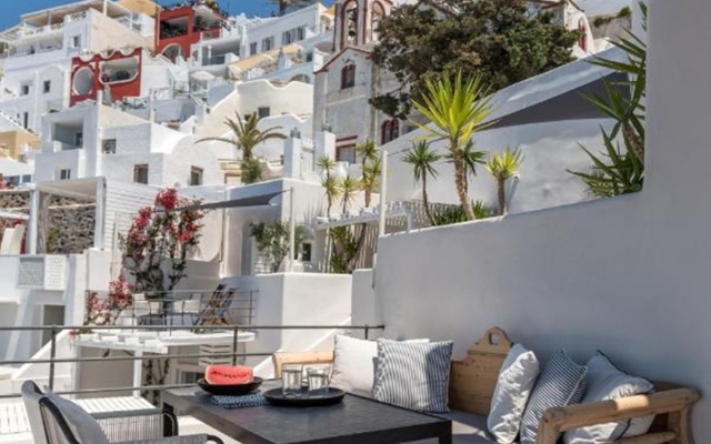 Porto Fira Suites