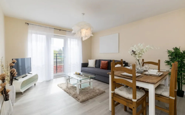 Luxury Two Bed Apartment With Parking - Wolverhampton