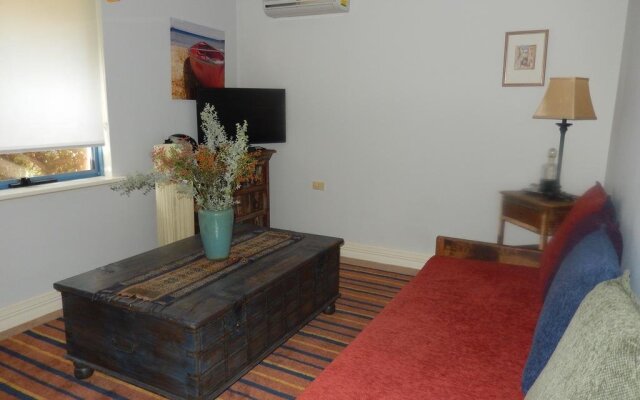 Corporate Self Contained Unit - Fraser Street