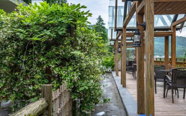 Floral Hotel·Yicheng Yijia Hotel(Dongda store of Zhangjiajie National Forest Park)