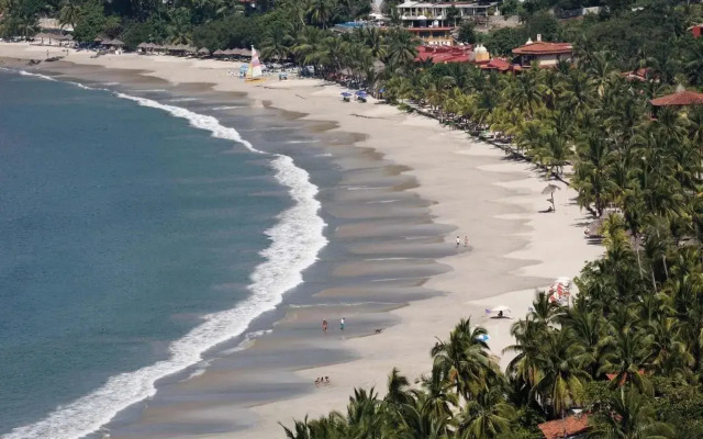 Thompson Zihuatanejo, A Beach Resort, by Hyatt