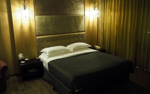 The Riverside Hotel & Motel