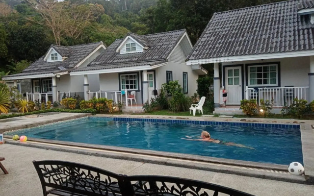 Suksompong Resort