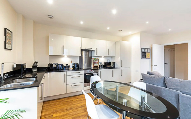 Vibrant London Canal Apartment