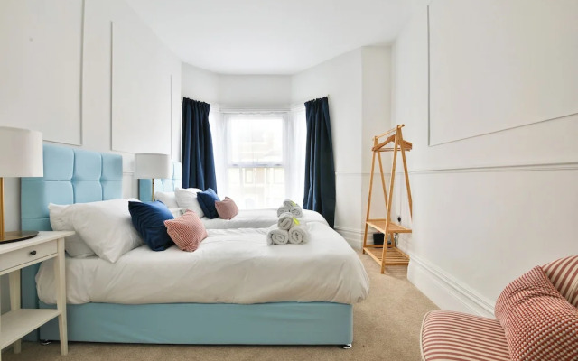 Beautifully Designed 2 Bed Apartment