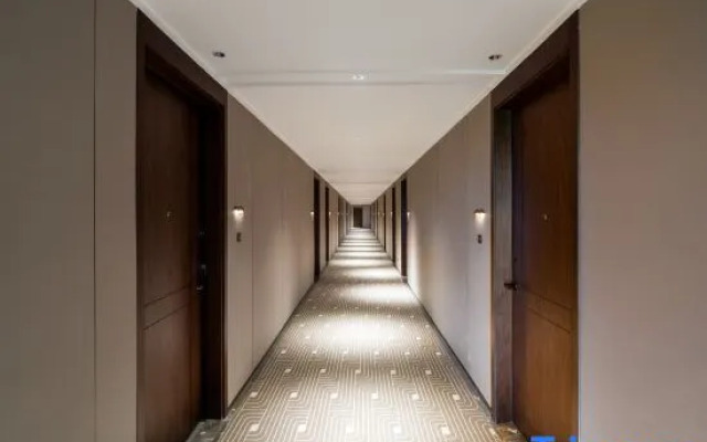Waiting Hotel (Luoshan Road , Pudong New Area, Shanghai)