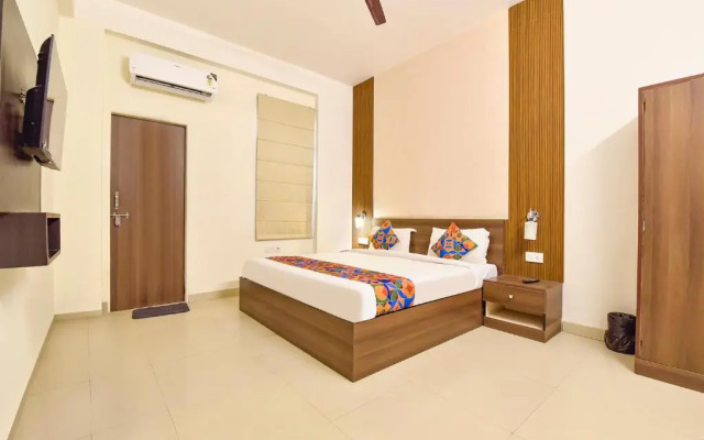 OYO 9571 Hotel Aditya Residency