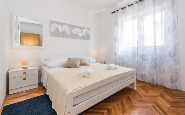 Stunning Apartment in Sibenik With Wifi and 3 Bedrooms