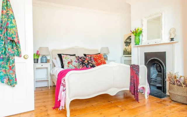 Beautiful 5 Bedroom Regency House / Pets Welcome