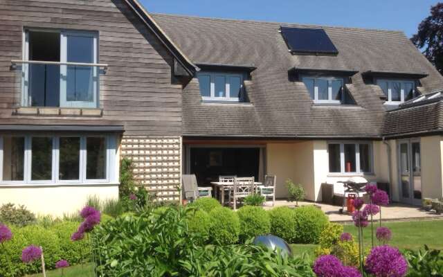 Stunning 5 Bed Garden Home - Oxford