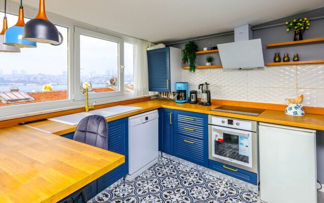 Vibrant Flat 500 m to Uskudar Ferry Station