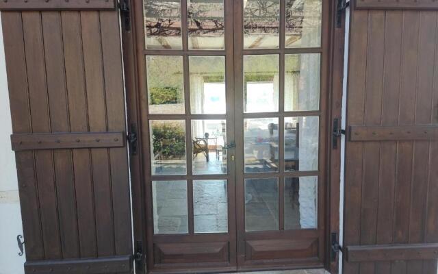 Lito's dream villa by the sea!