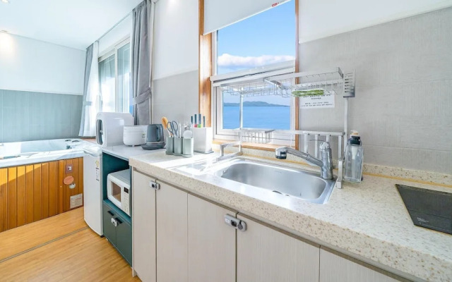 Ganghwa Hi Mom Kids Family Pension Black