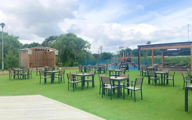 Meadows 33 Hot tub - Southview Holiday Park