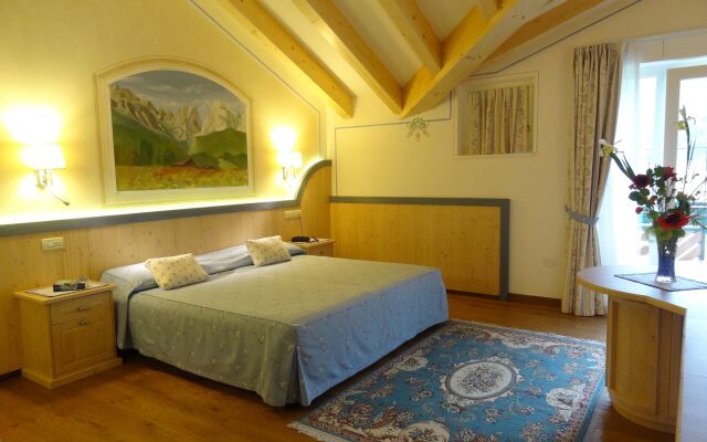 Alle Dolomiti Boutique Lake Hotel