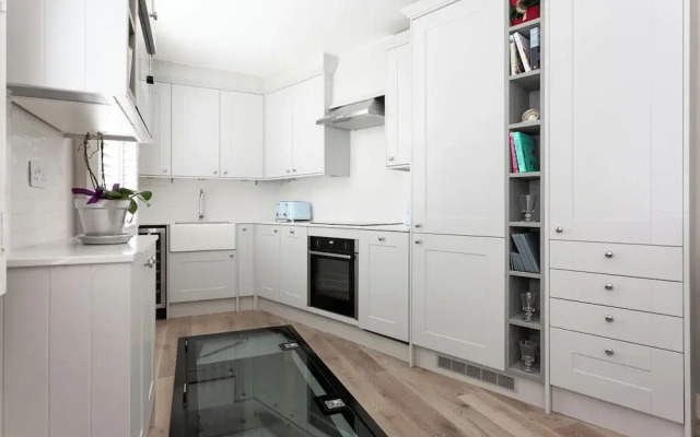 Bathurst Mews II by Onefinestay