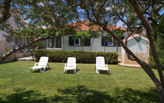 House Petar by sea