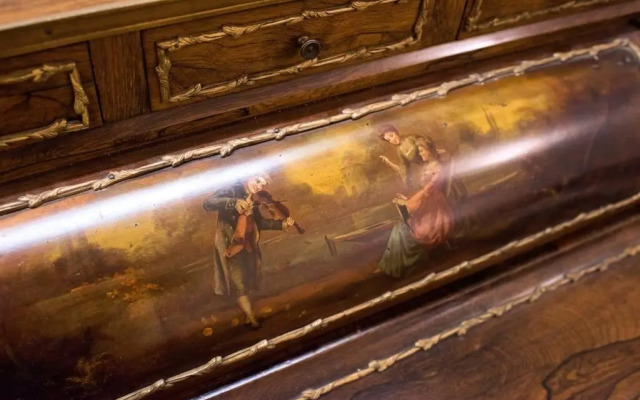 Elegant 3 bd apt, in the most prestigious area.