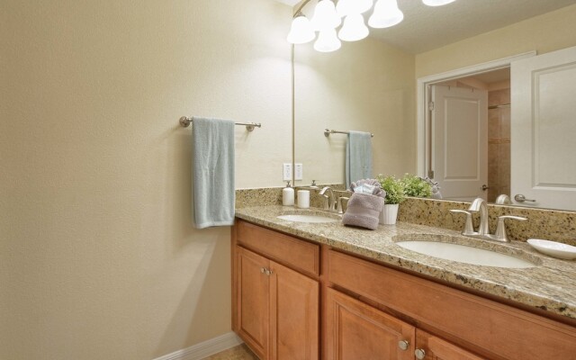 Storey Lake 4 Bedroom Townhome w Splashpool - 1610ST