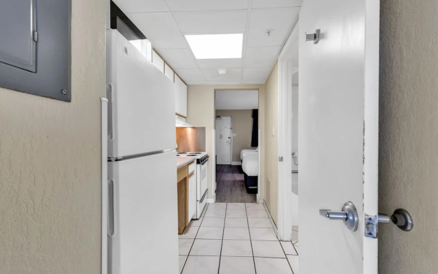 Oceanfront Boardwalk Condo w Private Balcony & Close to the Beach